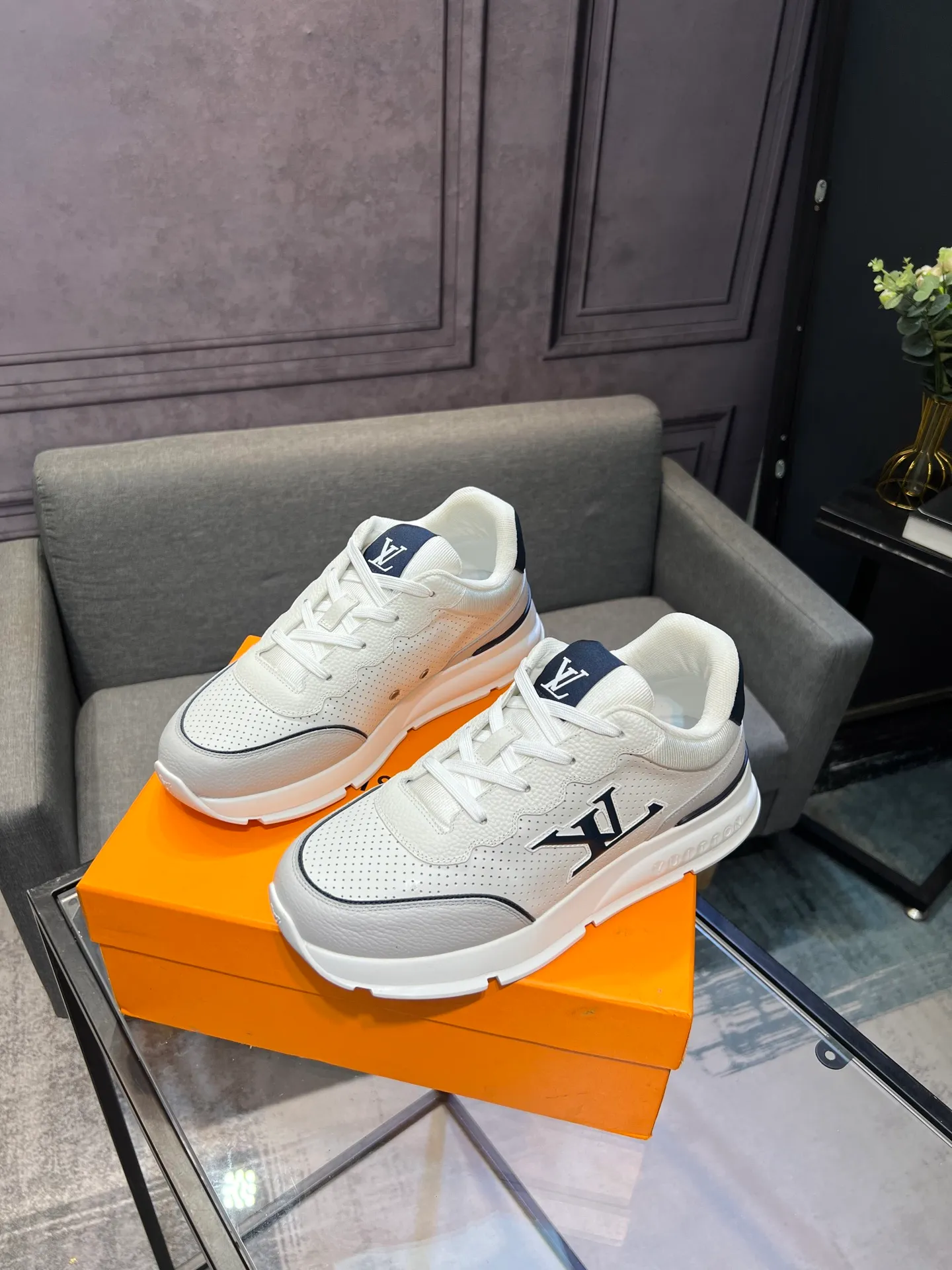 Men's shoes 💰640 LV | Louis Vuitton 2025𝐬𝐬 New spring and summer styles for couples, men's styles come out first. The counter features the latest casual shoes. Hard goods are new🆕 ❥Purchase level! Full of high-end feel! A popular model among bloggers at home and abroad, it’s retro and fashionable and looks amazing on your feet! Wear a lot of happiness! Mainly recommended model on the official website★ ▪️Upper: Original custom-made imported calfskin fabric ▪️Inner lining: breathable gauze imported from Italy ▪️Outsole: rubber foam ➕tpu high-end outsole ▪️Shoe size: 36-44 (customized for 45 and 46)